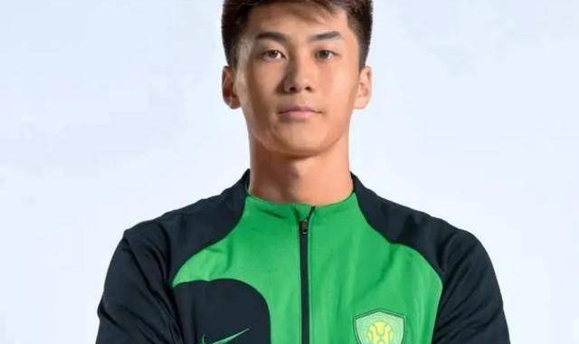 包含多特蒙德签下巴斯托尼年轻天才，球迷期待他的表现的词条