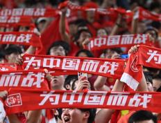 重大足球比赛势在必行，球员们为荣誉而战