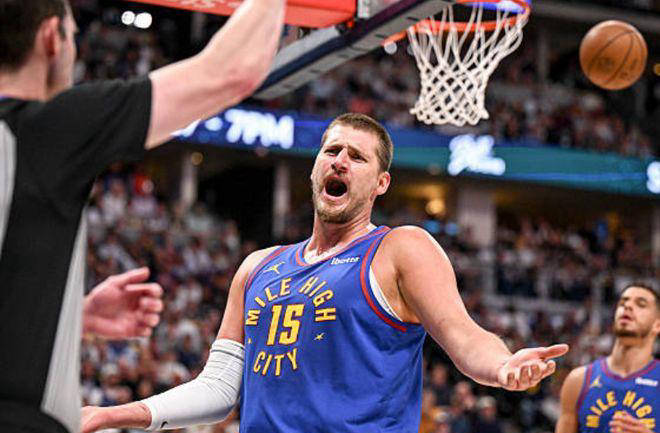 不休梅恩队在比赛中取得关键性胜利，士气高昂的简单介绍