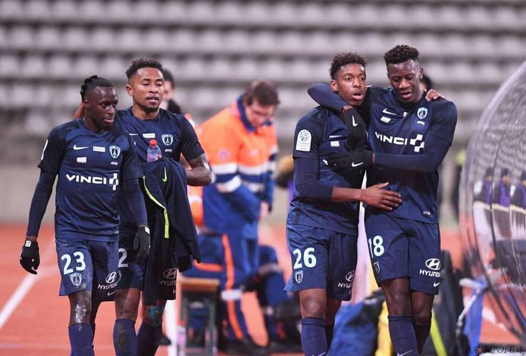 包含梅斯主场大胜斯特拉斯堡，法国联赛看点十足的词条