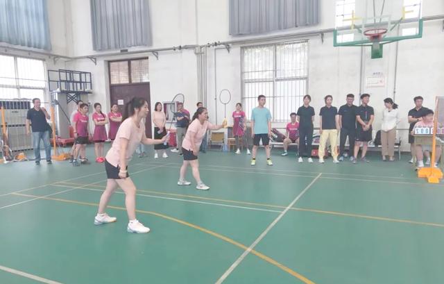 体育赛事留个下精彩瞬间激发观众热情的简单介绍