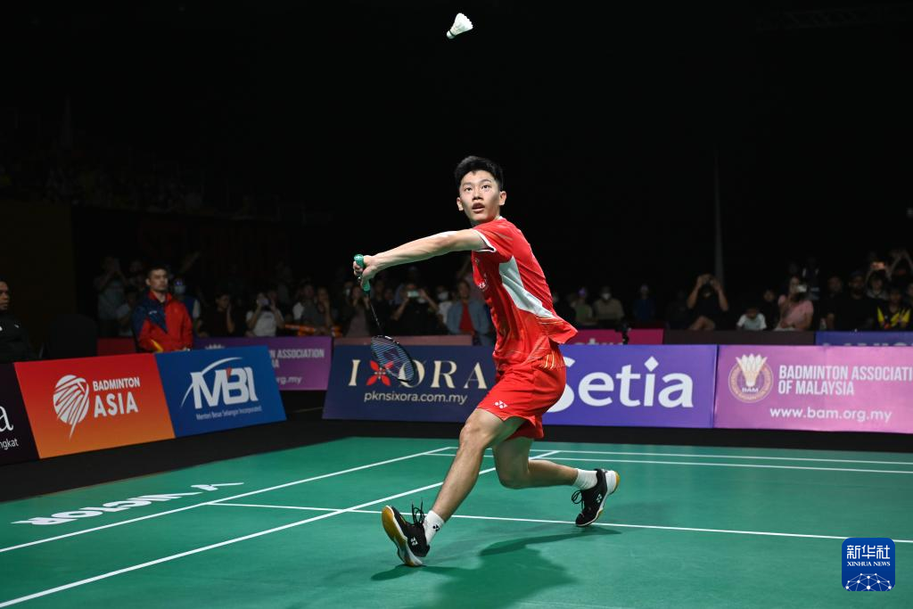 连胜终结！中国队羽毛球赛事中意外逆转获胜