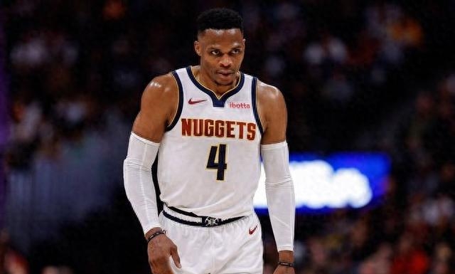 威少复出首战，鹈鹕状态火爆，冲击季后赛成为焦点！