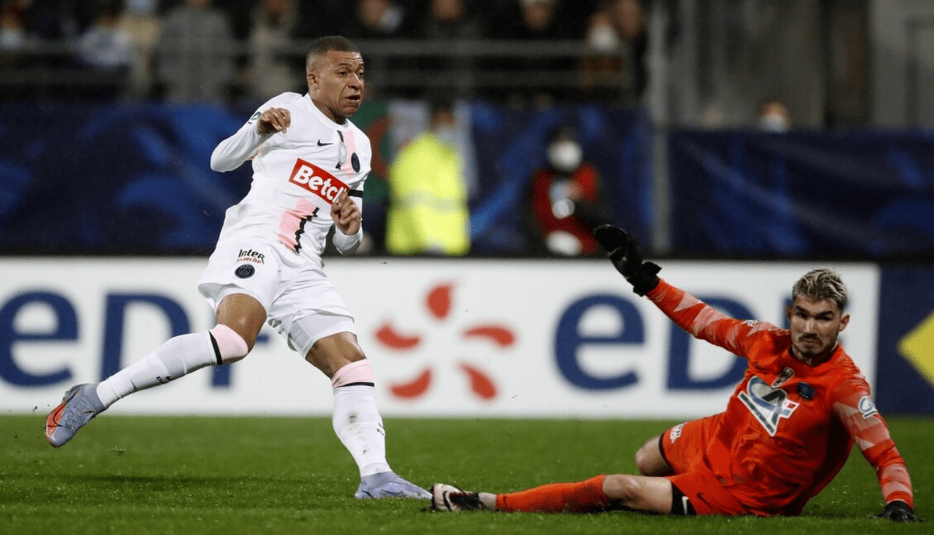 西亚卡姆新星战术调整表现惊艳,巴黎圣日耳曼未来可期!