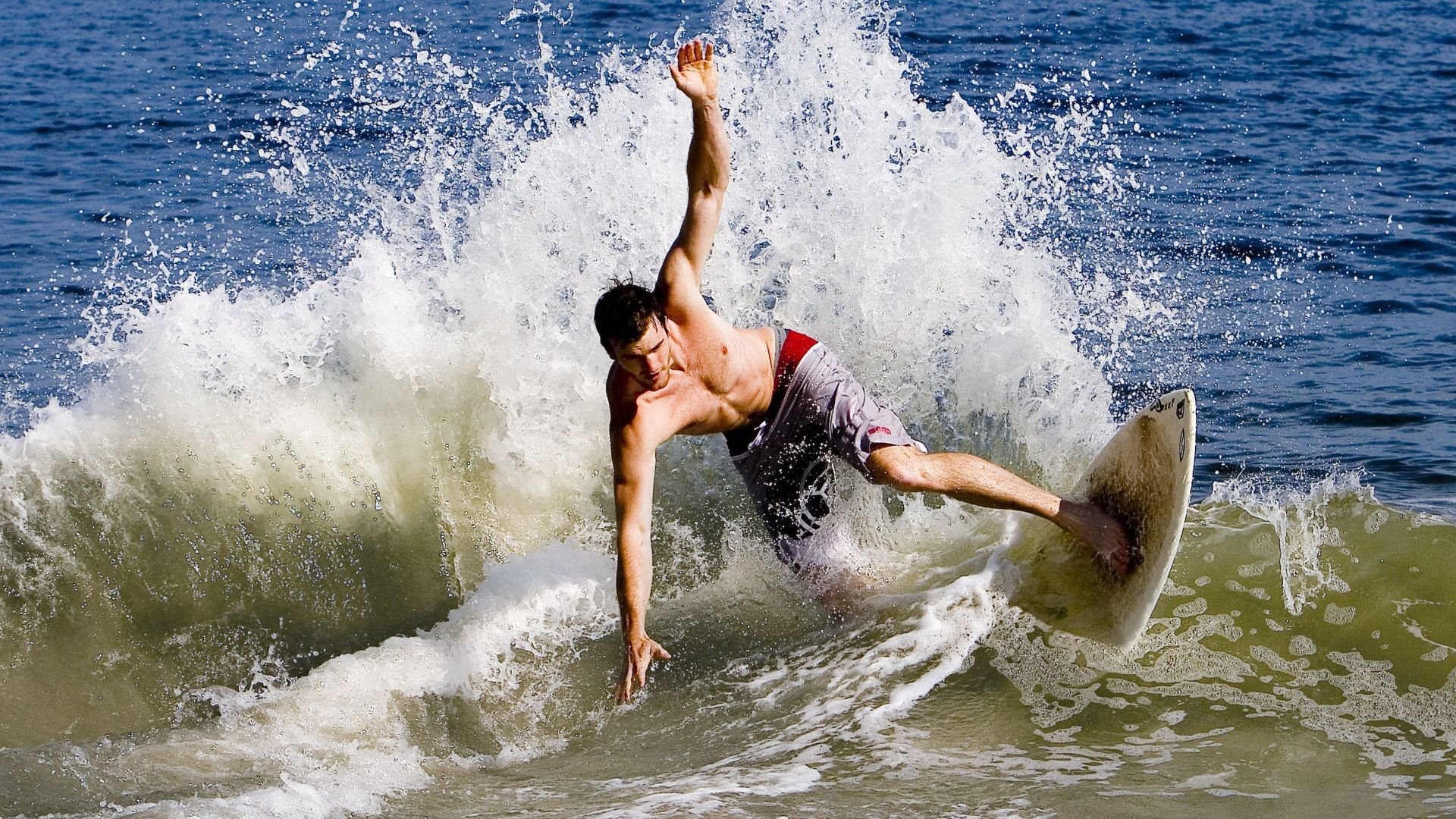 瑞士队观众热烈欢呼!,C罗迎来十赛季出色发挥比赛高潮迭起