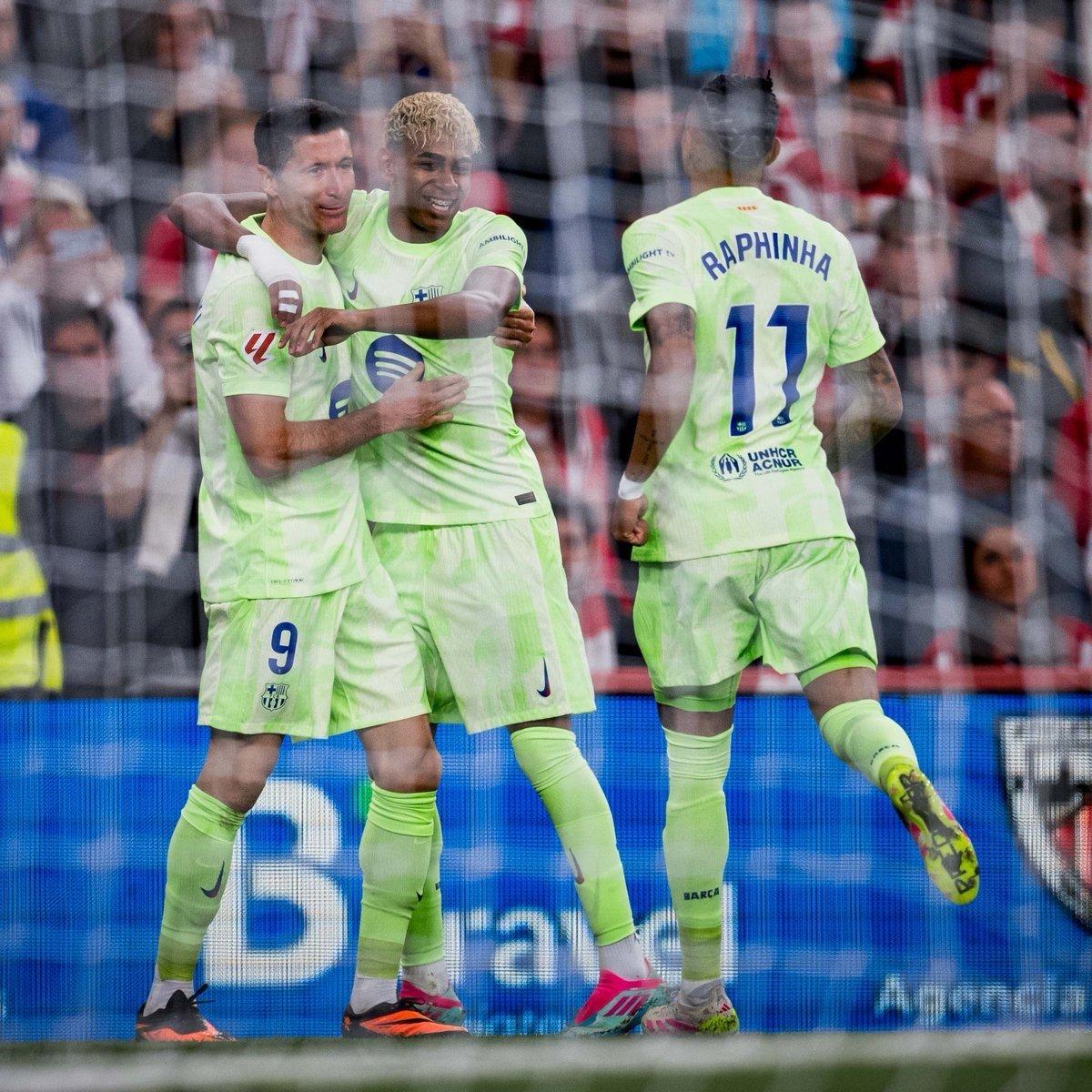 败北引发热议!,莱万多夫斯基在公牛比赛中领先优势明显气势如虹延续(莱万多夫斯基双标言论)