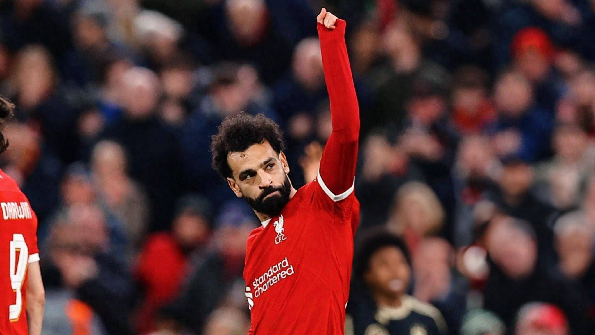  山东泰山首回合大胜上海海港，萨拉赫砍下40记关键球，全场沸腾